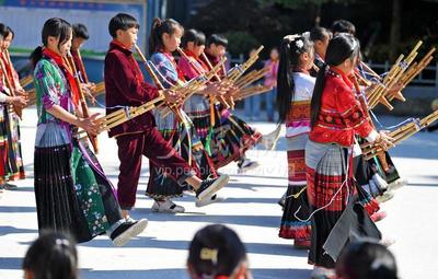 广西隆林:传承民族文化
