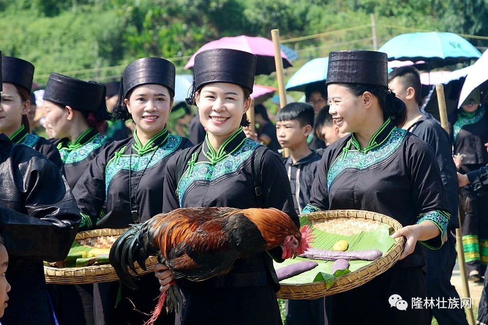 活动主要有集体祭田,习武射箭,踩风车,体验美食,文艺表演等.