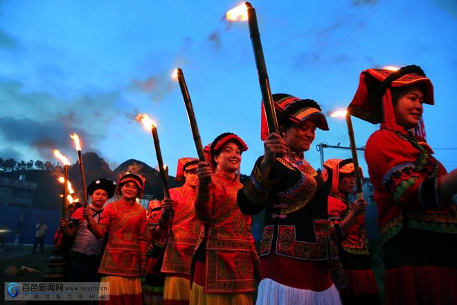 在隆林,看一场彝族“火把节”