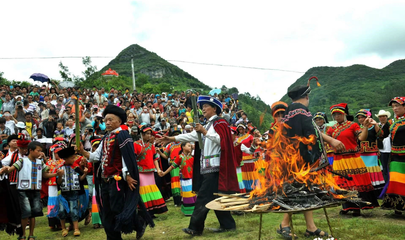 相约广西隆林彝族火把节,释放火一般的热情