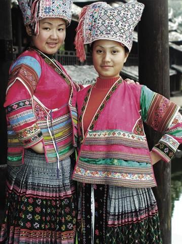 隆林苗族服饰 历史与文化的华美织锦